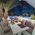 Zephyros Lejlighedshotel