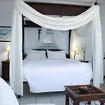 Zephyros Aparthotel