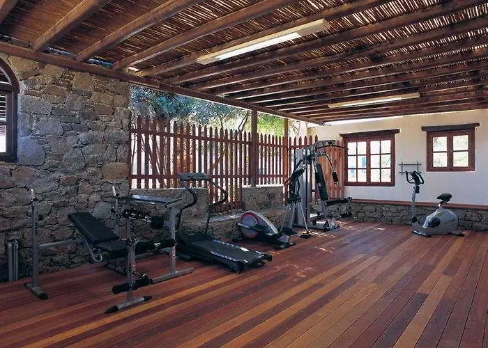 Zephyros מלון דירות